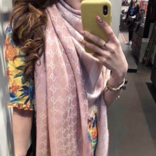 (ผ่อน0%) ผ้าพันคอ New Gucci  Wool Silk Blend GG Guccissima Logo Scarf สีชมพู ทูโทน