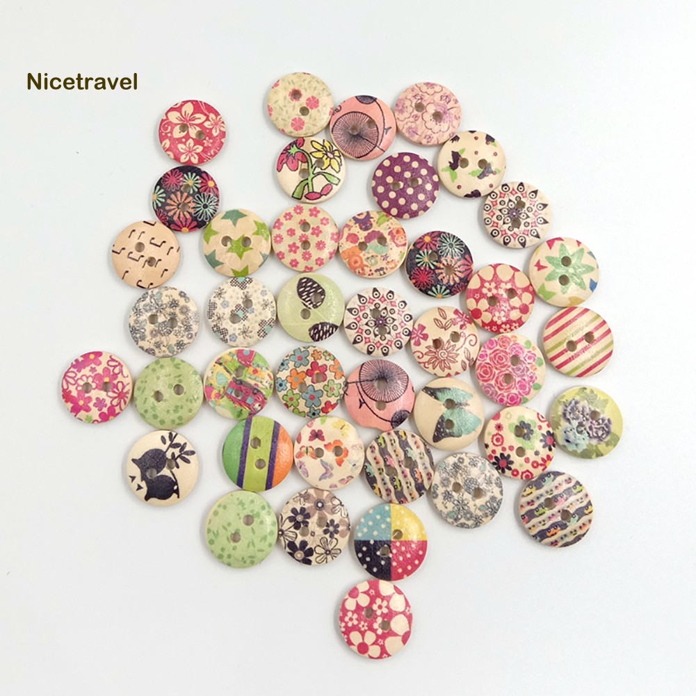 ภาพหน้าปกสินค้ากระดุมไม้รูปดอกไม้ 2 รูหลากสี 100 ชิ้น จากร้าน nicetravel.th บน Shopee