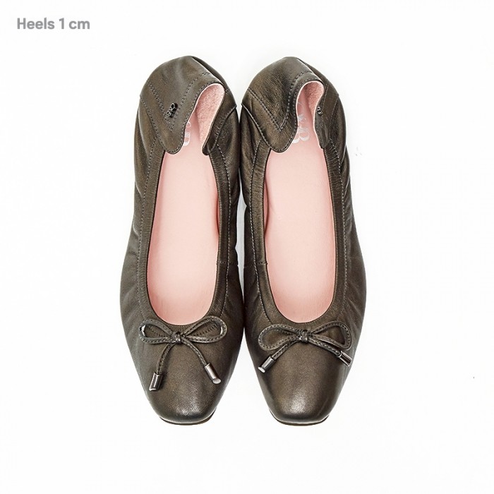 ภาพหน้าปกสินค้าO&B รองเท้าหนังแท้รุ่น Audrey comfy in Metallic black (New Edition)