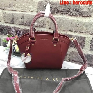 CHARLES &amp; KEITH CURVED CITY BAG ของแท้ ราคาถูก