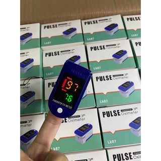 Pulse Oximeter เครื่องวัดออกซิเจนปลายนิ้ว แถมฟรีถ่านและกระเป๋า สินค้าพร้อมส่ง