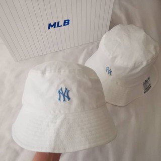 MLB pride tag bucket hat  หมวกปีกสีขาว 🤍🤍 โลโก้ NY  น้ำเงิน tag ด้านหลังหมวก Size : 57cm. / 59cm.