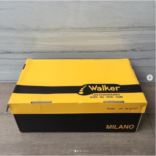 กล่อง-กล่องใส่รองเท้า-แบรนด์-walker-และ-arezzo-ของแท้-ซื้อมาจาก-central-footwork-ตัวกล่องเป็นสีดำ-กล่องรองเท้า-สภาพสวย