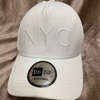 หมวกNYC สีขาว รุ่นใหม่ NEWERA  มือสอง สภาพดีสติกเกอร์ครบ ปรับขนาดได้