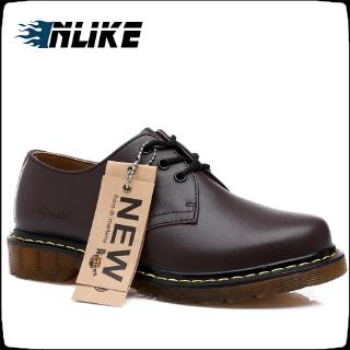 สินค้า Dr.Martens รองเท้าหนัง แบบผูกเชือก สำหรับผู้ชาย