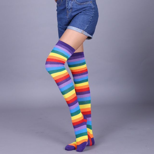 ภาพหน้าปกสินค้าถุงเท้าสีรุ้ง ถุงเท้าแบบยาวสไตล์ญี่ปุ่น จากร้าน sock_smile บน Shopee
