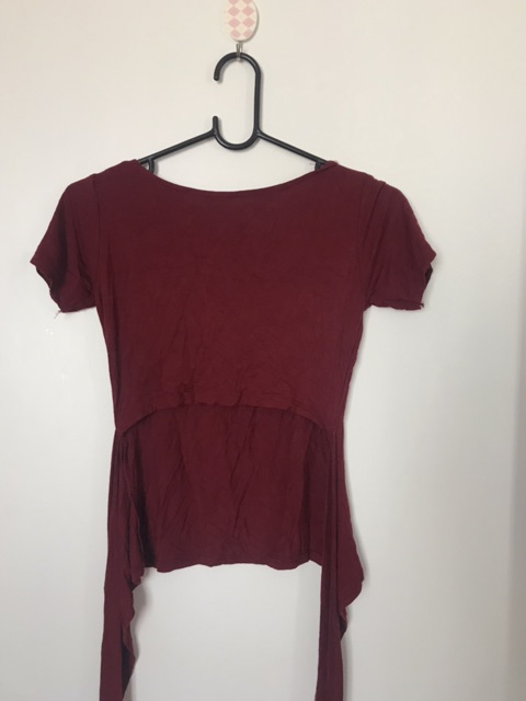 เสื้อยืด-ผูกหลังสีแดง