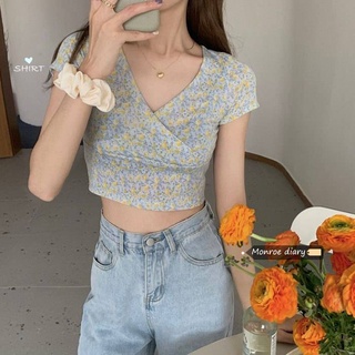 Triple A💕 Crop top women top Floral T-shirt Designed slim short sleeves 2021 summer Korean version of v-neck short high-waist crop top