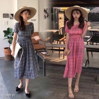 Maxdress ชุดเดรสผ้าทอลายสก็อต คอเหลี่ยม ดีเทลแต่งแขนตุ๊กตาพองๆชายแขนจั้ม แต่งผูกโบว์ด้านหลังสวยๆน่ารักมาก เอวจั้มสม๊อค