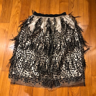 Jaspal feather skirt size M สวยมากๆๆ ผ้าดีมากค่ะ ราคาเต็มสี่พัน เอวยืดได้ค่ะ หรูหรา ชุดราตรี