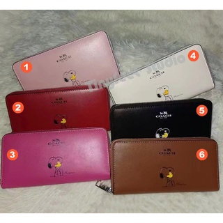 COACH 53773 กระเป๋าสตางค์ใบยาว Snoopy ผู้หญิง กระเป๋าใส่บัตรหลายใบ มีซิป