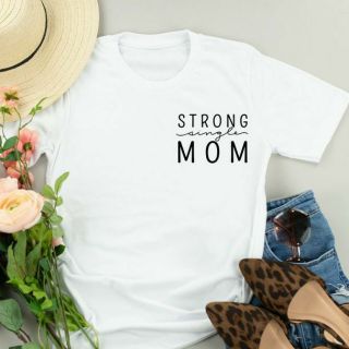 🌈🌈ของมันต้องมี👕👕เสื้อยืดคอกลมสีขาว strong mom สวยมากแม่