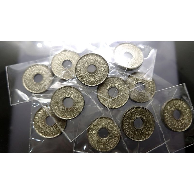 เหรียญสตางค์รู-เนื้อดีบุก-20-สตางค์-ลายบัวกนกแข้งสิงห์-พ-ศ-2488-ไม่ผ่านใช้-เหรียญรู-20สต-ปี2488-เหรียญ-เงิน-โบราณ