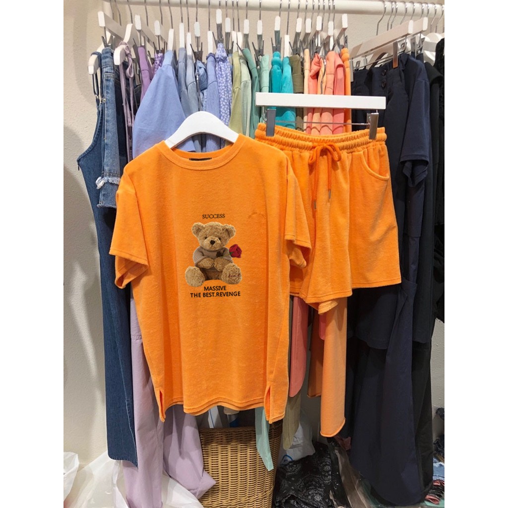ภาพหน้าปกสินค้าชุดลำลองแฟชั่นผู้หญิง เซ็ต2ชิ้น เสื้อยืดแขนสั้น ลายหมี น่ารัก+กางเกงขาสั้น สไตส์เกาหลี จากร้าน 77fashion. บน Shopee