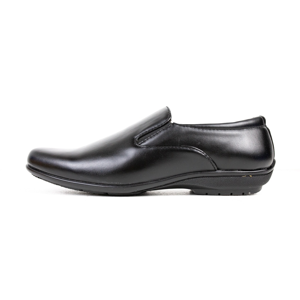 ภาพหน้าปกสินค้าCharled รองเท้าหนังผู้ชายแบบสวม รุ่น RB8257 สีดำ จากร้าน charled_edition บน Shopee