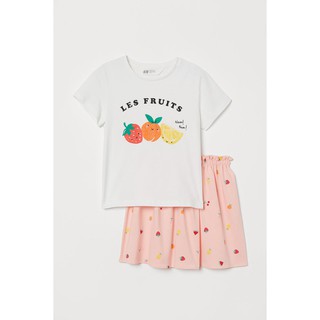 H&amp;M [เซ็ต] ชุดเด็ก เสื้อยืด คอกลม แขนสั้น สีขาว ลายผลไม้ Les Fruits + กระโปรงสีชมพูลายผลไม้