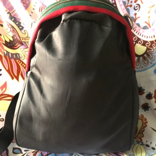 กระเป๋าเป้ผ้าร่มสีดำ