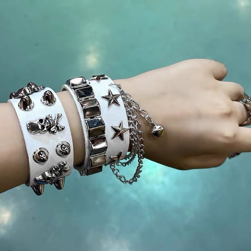 sale-สร้อยข้อมือหนังหัวกระโหลกคล้องโซ่-gothic-พร้อมส่ง-2-ชิ้น