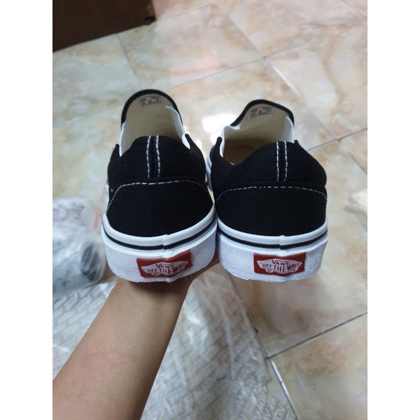 รองท้าผ้าใบ-แบบสวม-vans