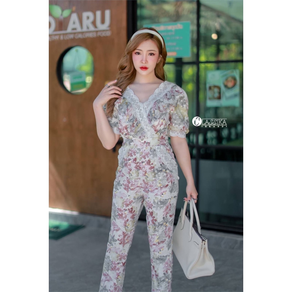 classika-jumpsuitคอวี-ผ้าฉลุทั้งตัวลายใบไม้ตัดสีสวยมาก-ตกแต่งลูกไม้ที่ปลายคอ-ปลายแขนและลูกไม้ตรงกระเป๋าล้วง-งานสวยมากๆ