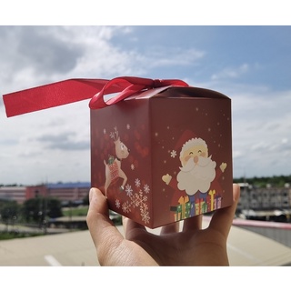 ภาพหน้าปกสินค้าGIDA✏️ กล่องของขวัญพร้อมริบบิ้น กล่องคริสต์มาส กล่องของขวัญเทศกาล กล่องกระดาษลายคริสต์มาส ซึ่งคุณอาจชอบสินค้านี้
