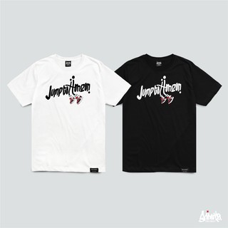 คอลูกเรือเสื้อยืดคอกลมJust Say Bad ® เสื้อยืดลาย รุ่น Jump ขาว ดำ ( ลิขสิทธิ์แท้ ) แขนสั้น เสื้อยืดชาย หญิง M L XL 2XL