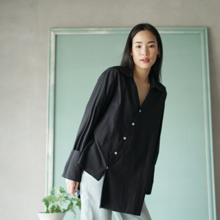 เสื้อเชิ้ต Basics &amp; Neutrals Unisex Oversized Boy Shirt