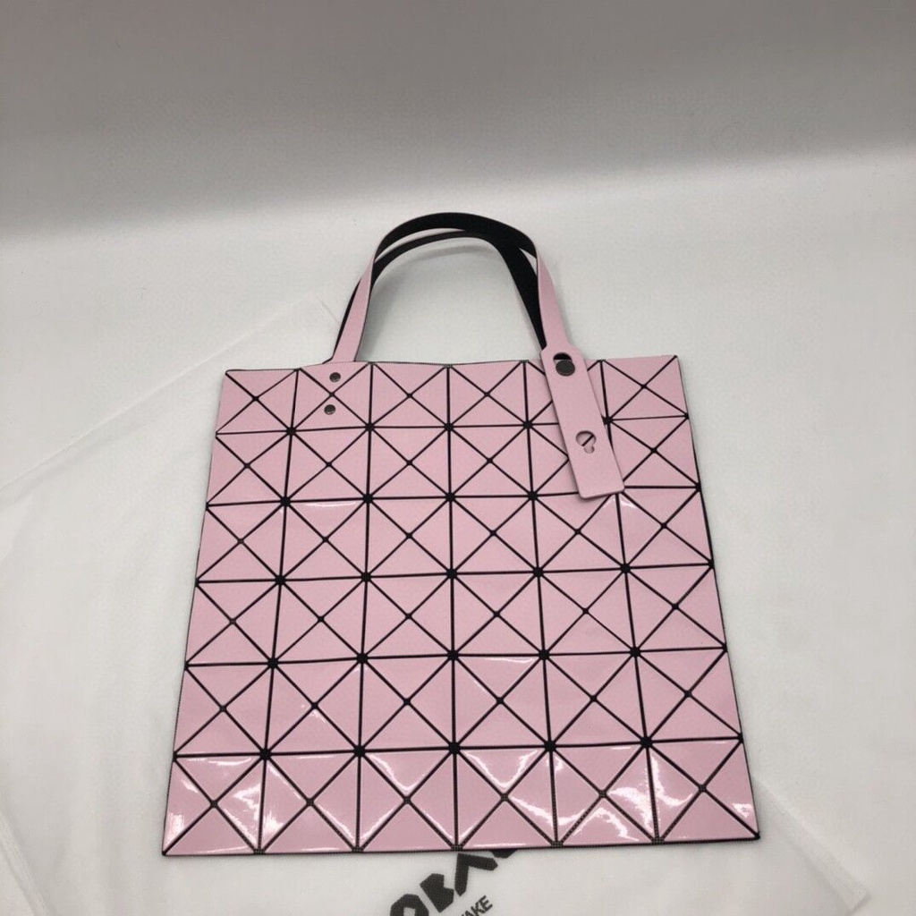 baobao-issey-miyake-6x6-กระเป๋าสะพายไหล่