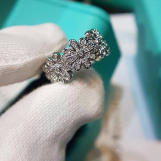 flower diamond Ring  แหวนเพชรทรงดอกไม้ทั้งวง