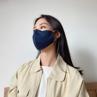 Ariezy Jane AC-218 หน้ากากผ้าคอตตอน 2 ชั้น ด้านในซับด้วยผ้าสาลู พร้อมช่องใส่ผ้ากรองอีก 1 ชั้น ตัวปรับสายหู 2 ข้าง