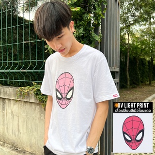 Marvel Men Spider-man UV Sensitive T-Shirt เสื้อสไปรเดอร์แมนเทคนิคสียูวีเปลี่ยนสีเมื่อโดนแดด สินค้าลิขสิทธ์แท้100% chara