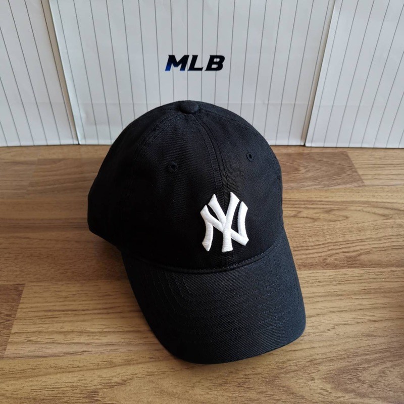 หมวก-mlb-สีดำ-โลโก้-ny-สีขาว-ทรงหมวกผ้าไม่แข็ง-ผ้าเหมือนรุ่นคิม