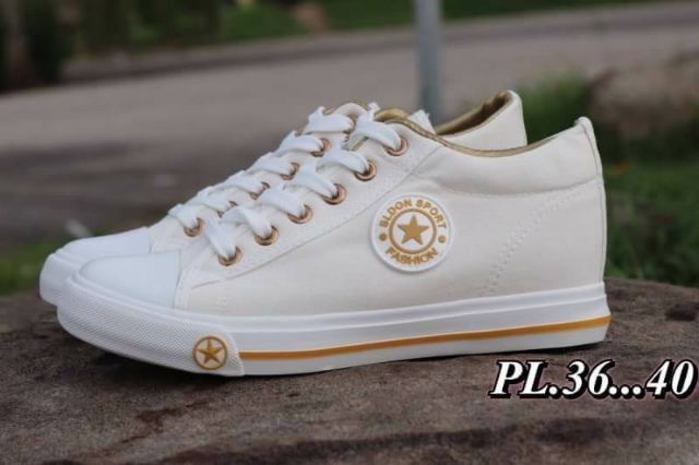 รองเท้าผ้าใบ-36-40-ราคา500-บาท