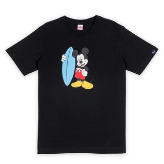 เสื้อยืดผ้าฝ้ายDisney Mickey Mouse Men Surfs Up T-Shirt - เสื้อผู้ชายลายมิกกี้เมาส์ลายเซิร์ฟบอร์ด