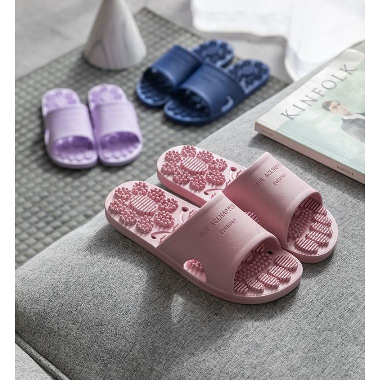 ภาพหน้าปกสินค้ารองเท้าแตะเพื่อสุขภาพ พื้นรองเท้ามีรูระบายน้ำ (ปุ่ม​นวดนนิ่ม)​ จากร้าน hera_shop888 บน Shopee