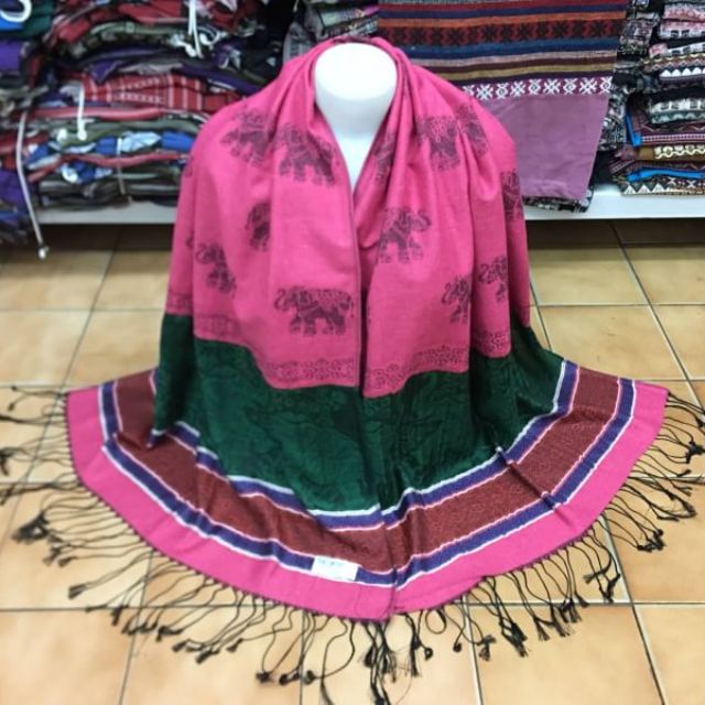 ภาพหน้าปกสินค้า(ขายคละสี เลือกสีไม่ได้) ผ้าพันคอ ผ้าคลุมไหล่ ทอลายช้าง Pashmina