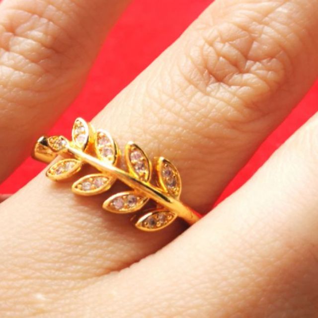 ภาพหน้าปกสินค้าขายเท​Sale แหวนใบมะกอกนำโชค งานมงคลชุบทองแท้ 18k​ผ่านพิธีวัดดังพม่า จากร้าน ingshop.jewelry บน Shopee