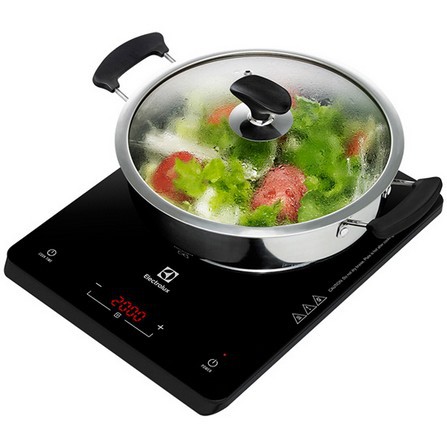 ภาพหน้าปกสินค้าELECTROLUX เตาแม่เหล็กไฟฟ้า ETD29KC (แถมหม้อ 1 ใบ) จากร้าน bsmile.shop บน Shopee