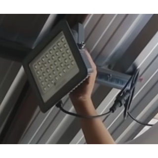 philips-essential-smartbright-solar-flood-light-bvc080-900lm-โคมไฟเอนกประสงค์-พร้อมแผงโซลาร์และรีโมทควบคุม-90-วัตต์