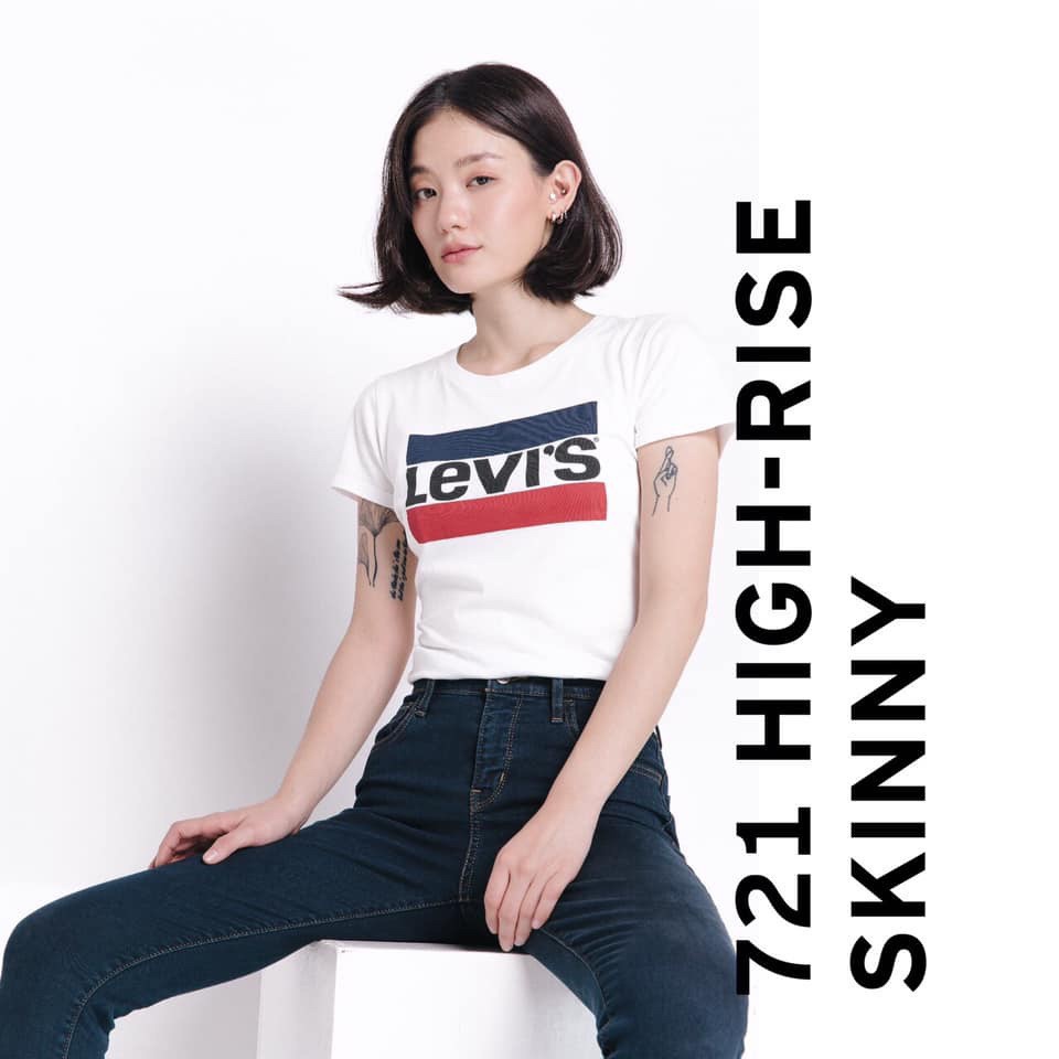 เสื้อยืดสีขาวlevis-เสื้อยืดคอกลมสตรีลีวายส์-ของแท้-1000