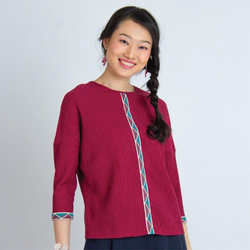 c-amp-d-cotton-normal-blouse-เสื้อซีแอนด์ดี-เสื้อไม่มีปก-แขนยาว-ผ้าเทนเซล-สีแดง-cr3rde