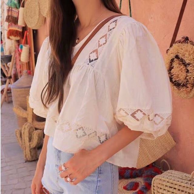 เสื้อผ้าฝ้ายลายลูกไม้ฉลุแขนพองจีบคอบ-freesize-bust-40-length-19-สี-white-black-cream-ราคา-ราคา-300