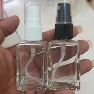 ขวดลูกเต๋าสเปรย์พลาสติกสีขาวดำความจุ 30 ml ใบละ 10 บาท