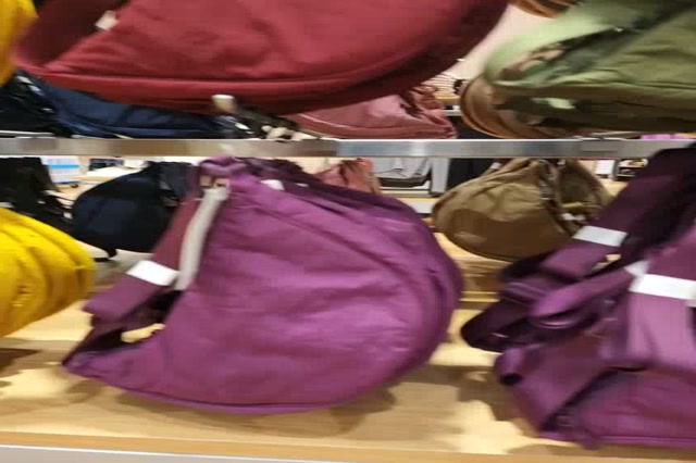 กระเป๋า-round-mini-shoulder-bag-จาก-uniqlo-โปรดระวังของเลียนแบบถ้าราคาเท่ากับทาง-uniqlo
