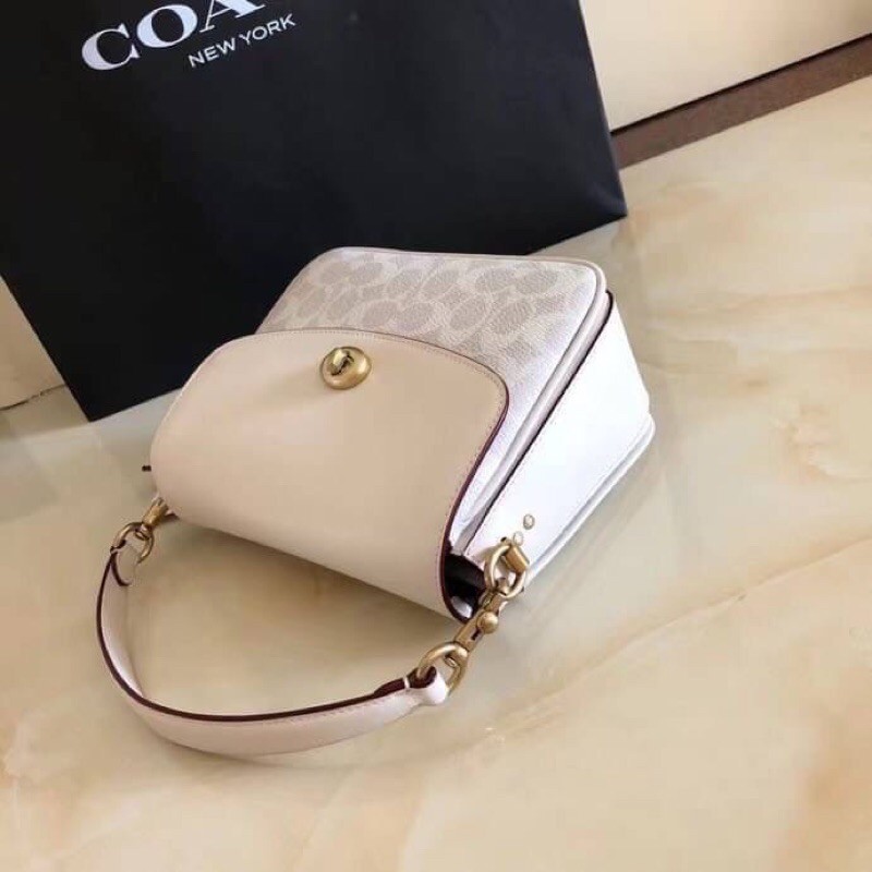 coach-cassie-crossbody-19-in-signature-canvas