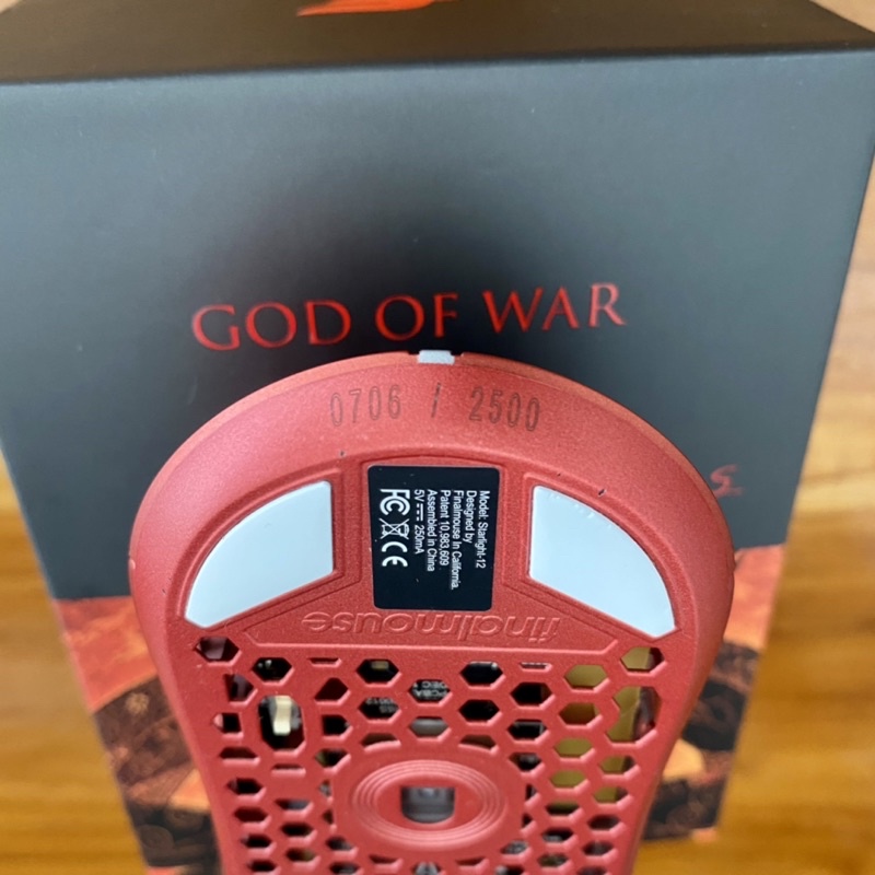 Finalmouse Starlight 12 ARES God of War Size S มือสอง สภาพ Finalmouse Starlight 12 ARES God of War Size S มือสอง สภาพ