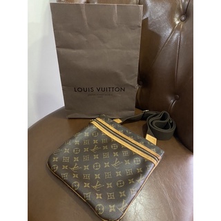 กระเป๋าหลุยส์ สะพายข้าง ผู้ชาย Used louisvuitton men แท้100%  - Black Crab