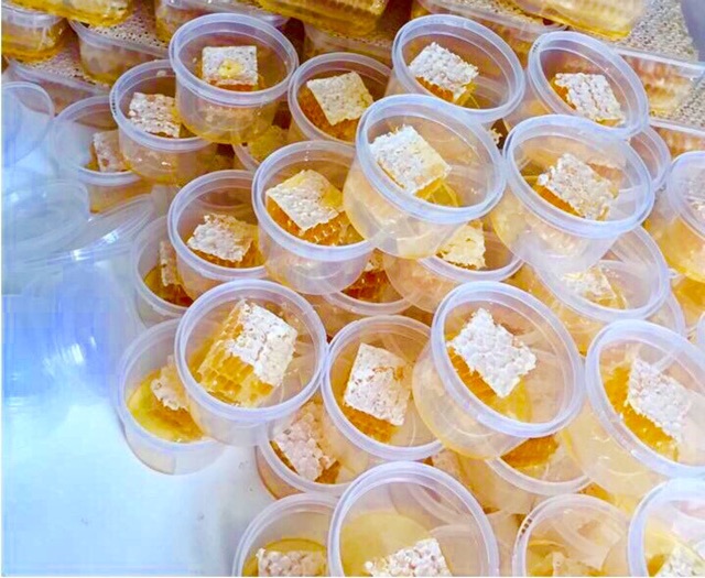 ภาพสินค้ารวงผึ้งสดแท้100% by Dara จากร้าน ra312539 บน Shopee ภาพที่ 3