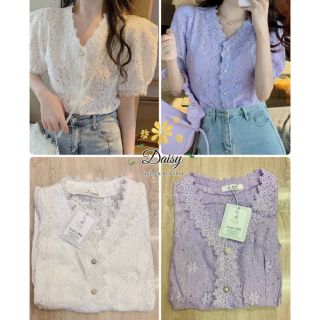 เสื้อลูกไม้คอวี แต่งกระดุมหน้า น่ารักๆ