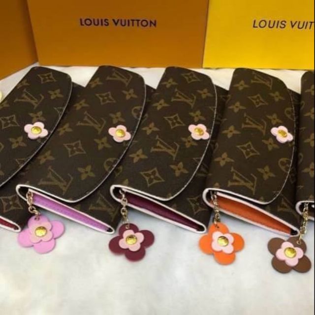 ยี่ห้อ-lv-ขนาด-7-5นิ้ว-โดยประมาณ-เกรด-พรีเมียม-ราคา-450-ภาพถ่ายจากสินค้าจริง-สนใจสอบถามได้ค่ะ